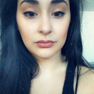 Meet your Posher, Evenia